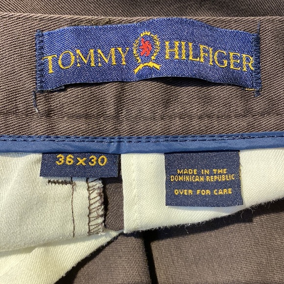 Vintage Tommy Hilfiger Embroidered Crest Pleated Chinos in brown size 36 x 30 - Picture 9 of 12
